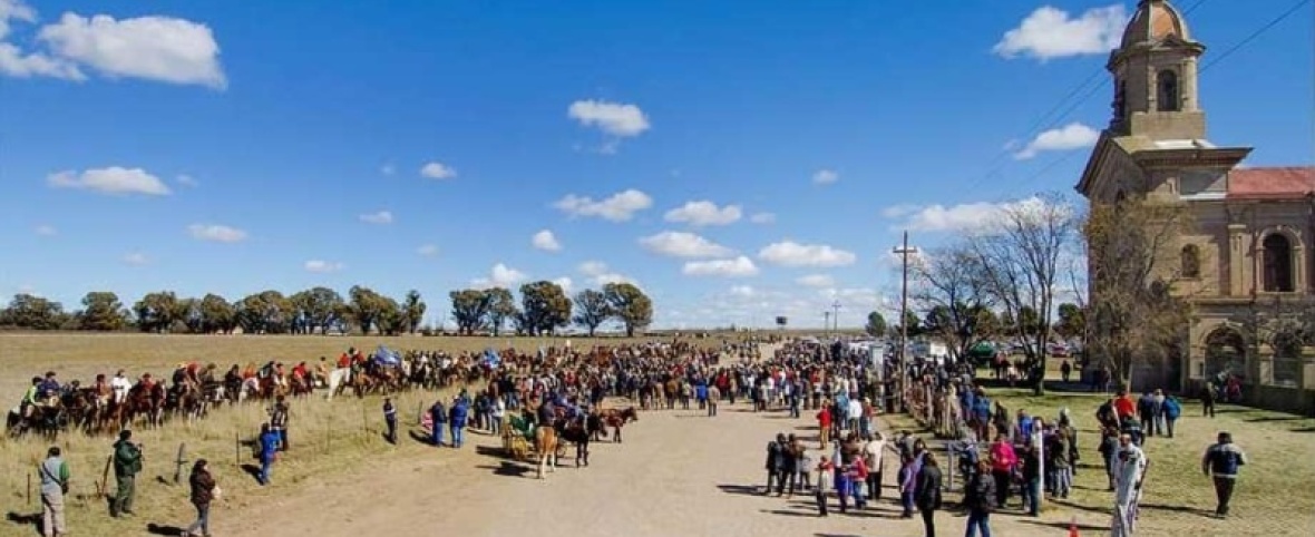 Cabalgata solidaria para la restauración de la iglesia de López Lecube