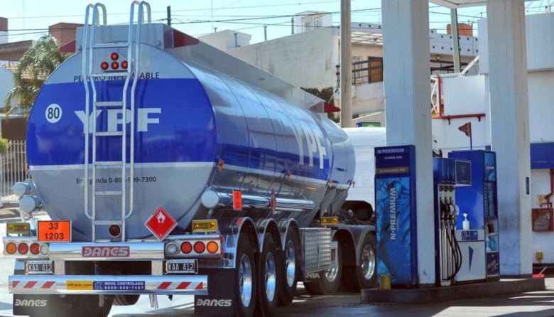YPF anunció que bajará 4% los precios de la nafta y el gasoil desde el 1° de mayo