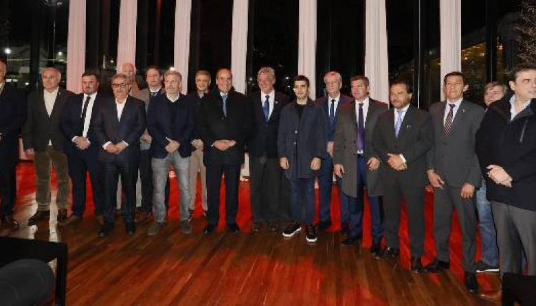 Gobernadores dialoguistas se reunieron en Palermo con varios reclamos