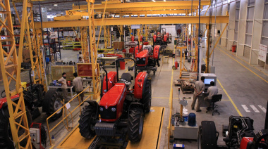 Los tractores importados casi triplican ventas y empujan un repunte en la maquinaria agrícola