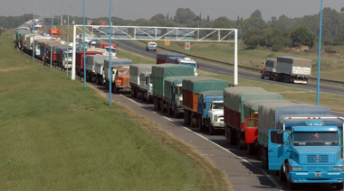 Transportistas de granos protestan por el alto precio del gasoil y piden un aumento de las tarifas