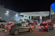 YPF bajará la nafta de madrugada: el nuevo sistema en los surtidores