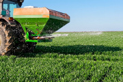 El precio de la urea cae 30% y se abre una puerta para la fertilización del trigo en agosto