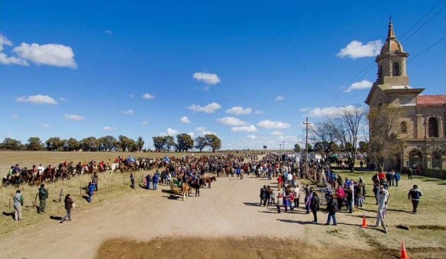 Cabalgata solidaria para la restauración de la iglesia de López Lecube